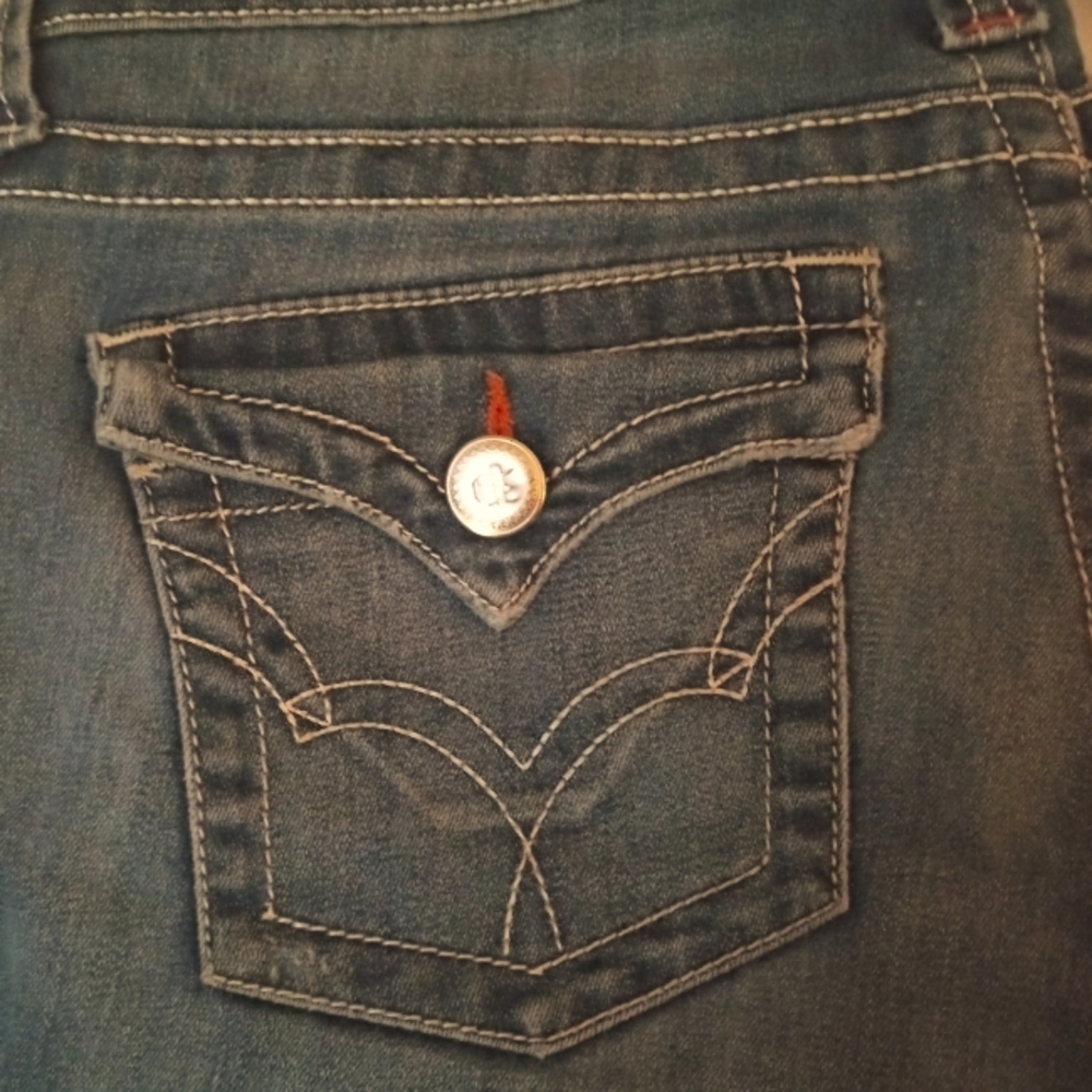 Womens and Mens Clothes. Shoes and Jackets, sports Cards, Hockey and more.